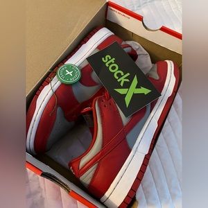 Nike dunk low med grey varsity red